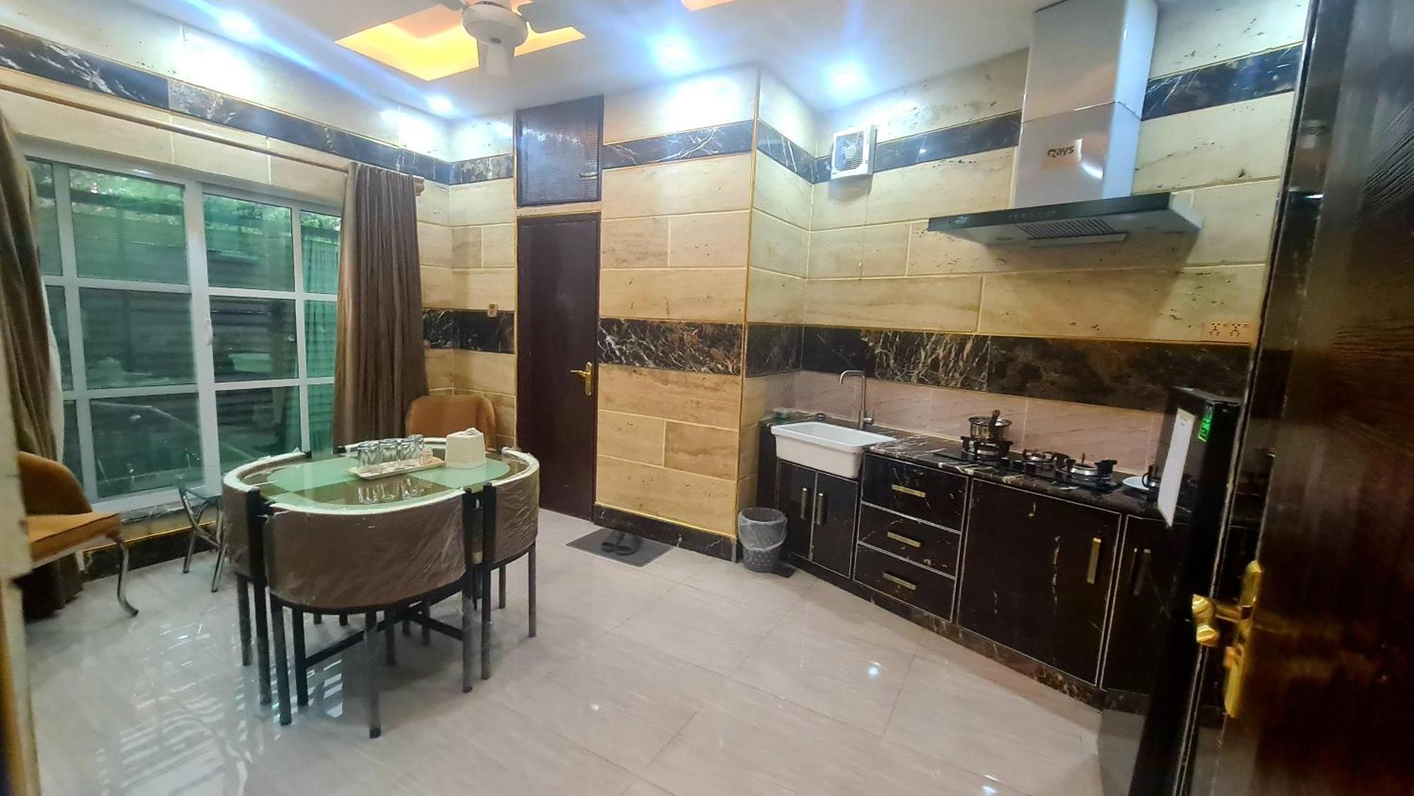 Smart Apartments & Hotel Лахор Екстер'єр фото